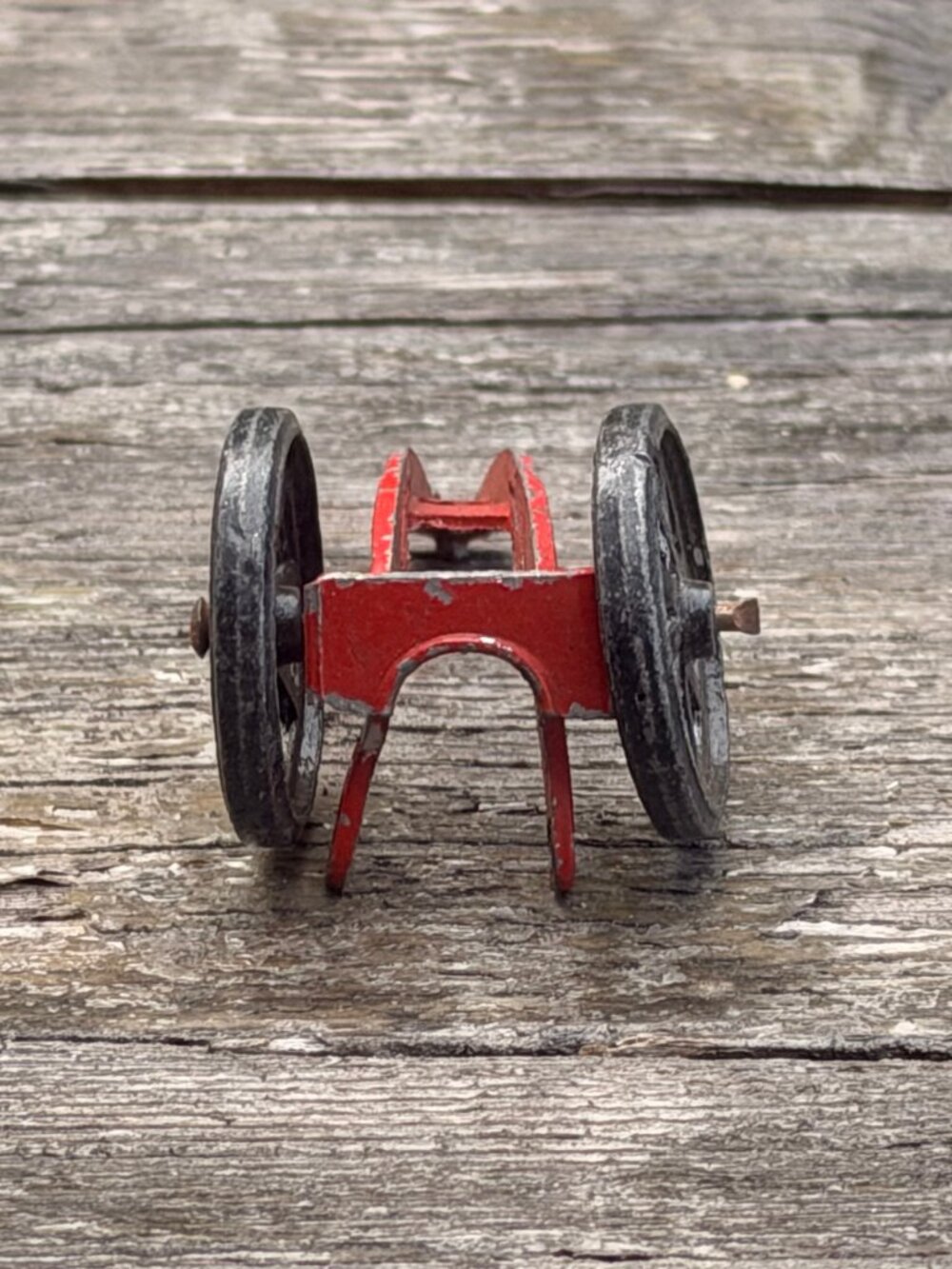 Vintage Diecast Metal Caisson Miniature Toy Artillery Cannon Holder Wartime Red - Picture 4 of 6